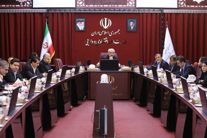 تاکید وزیر اقتصاد بر ارتقای انضباط بانکی و شتاب‌بخشی به حمایت از تولید