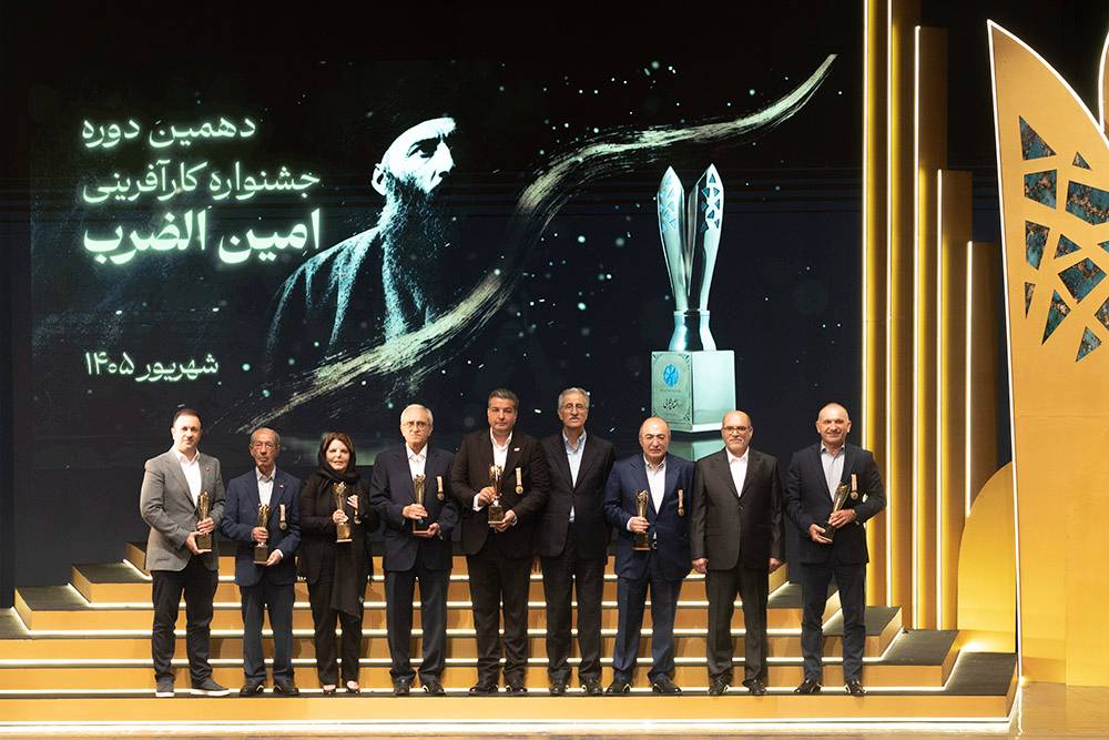 از هفت کارآفرین برتر با اعطای تندیس، لوح و نشان امین‌الضرب تجلیل شد