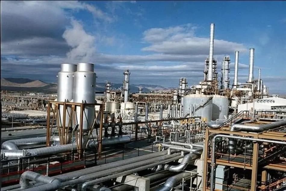 جزئیات تجارت ۴ ماهه ایران؛ صادرات پتروشیمی ۱۰ درصد کاهش یافت