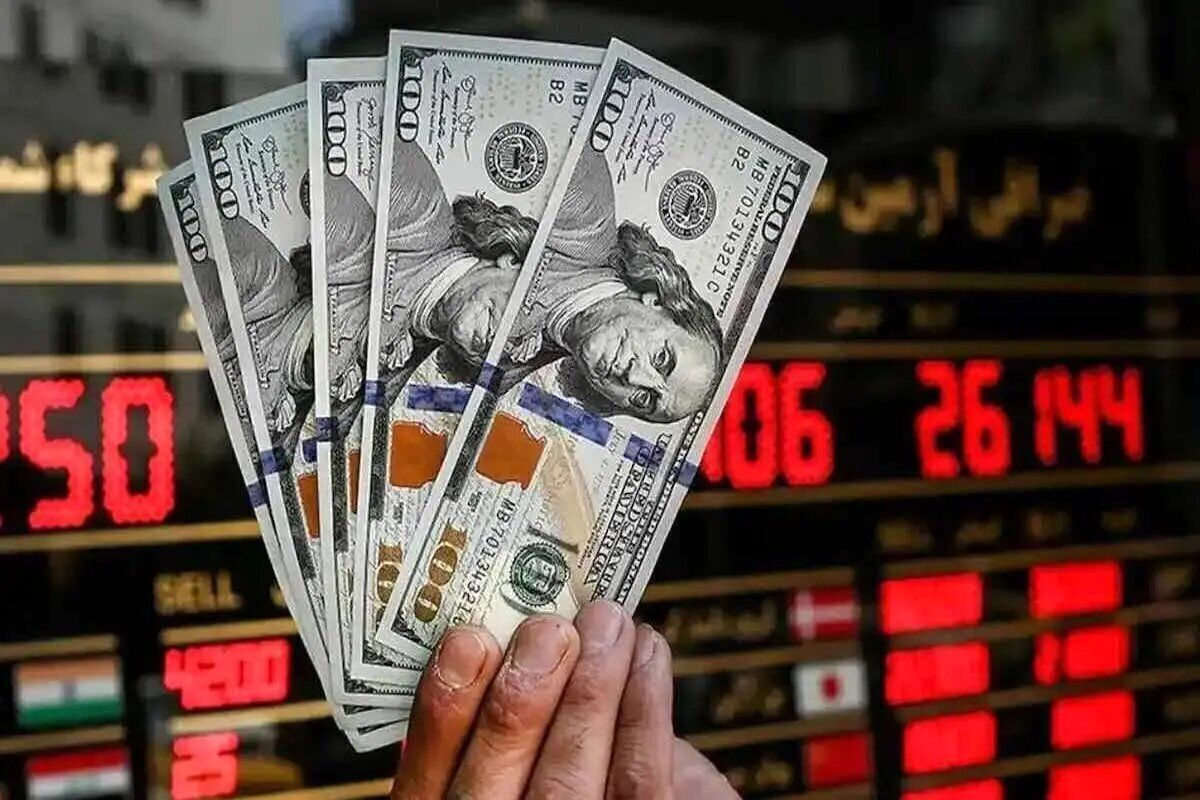 کارشناس اقتصادی: پایداری بازار ارز در گرو بازگشت ارز صادراتی و کنترل خروج سرمایه است