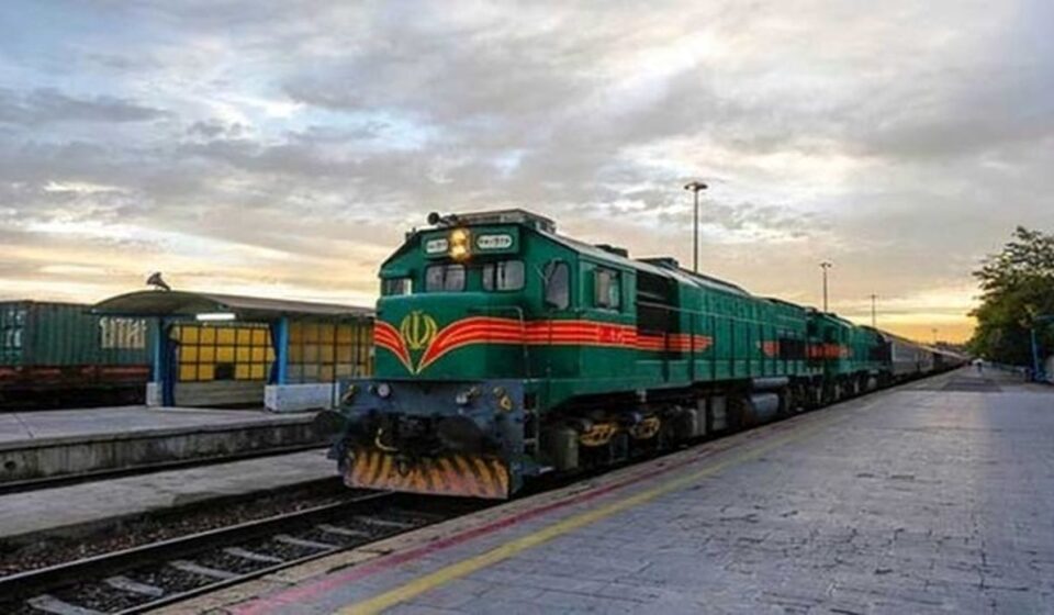 رشد ۱۴ درصدی  حمل ریلی بار؛ راهکارِ کم‌هزینه و سبزِ راه آهن برای تخلیه بنادر